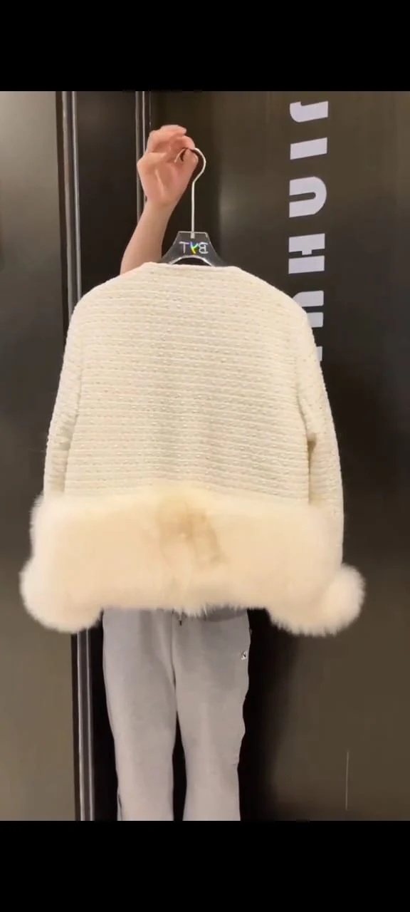 Elegant Textured Winter Jacket - Image 2